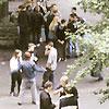 Viele Schüler auf dem Schulhof