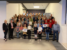 Auszeichnung der Plattdeutschen Schulen in Niedersachsen 2022 mit Kultusminister Grant Hendrik Tonne