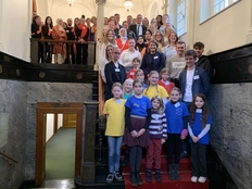 Gruppenfoto auf der Treppe