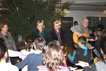 Klasse der Musikalischen Grundschule singt