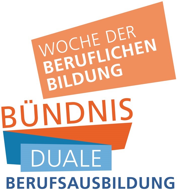 Logo mit dem Schriftzug Woche der beruflichen Bildung, weiße Schrift, oranger Untergrund. Darunter der Schriftzug BÜNDNIS DUALE BERUFSAUSBILDUNG in Orange und blau