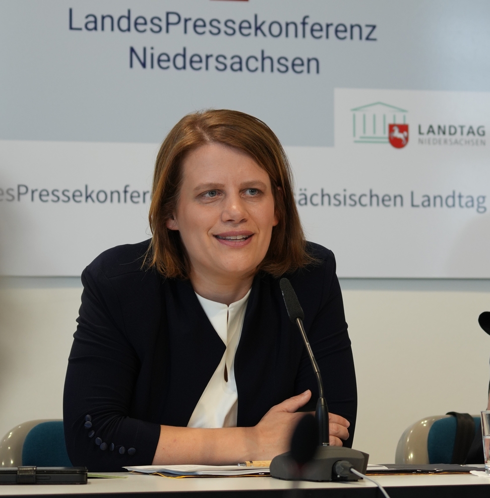 Ministerin Julia Willie Hamburg bei der Pressekonferenz zum Schuljahresbeginn 2025/2026