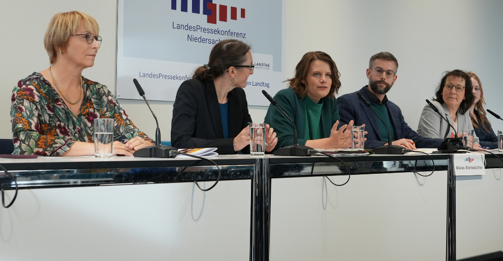 Pressekonferenz, Handyhandreichung, Smartphonenutzung, Schule